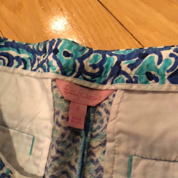 Lilly Pulitzer chasing tail shorts size 0 - Picture 2 of 7